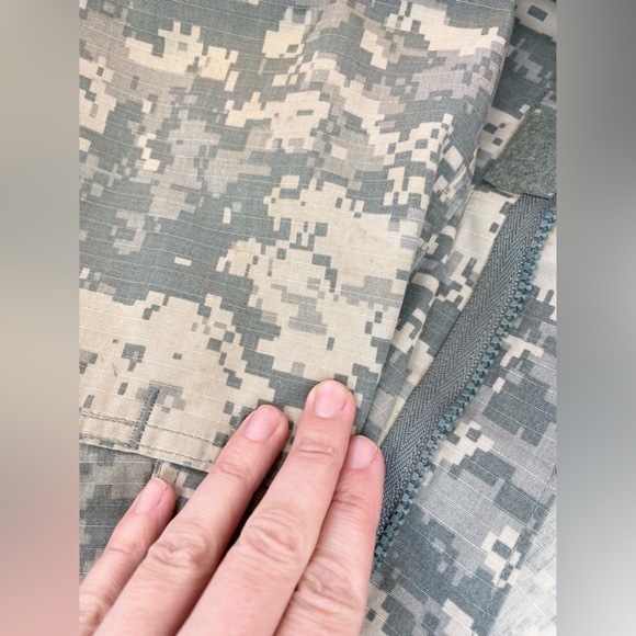 U.S. Army Combat Uniform Jacket / Shirt in Short - Picture 13 of 15